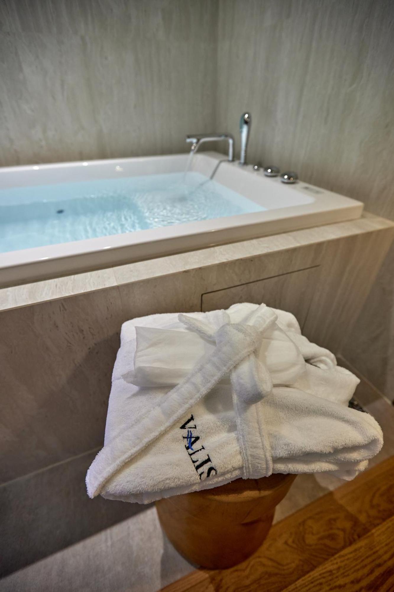 Valis Luxury Hotel Vlorë 외부 사진
